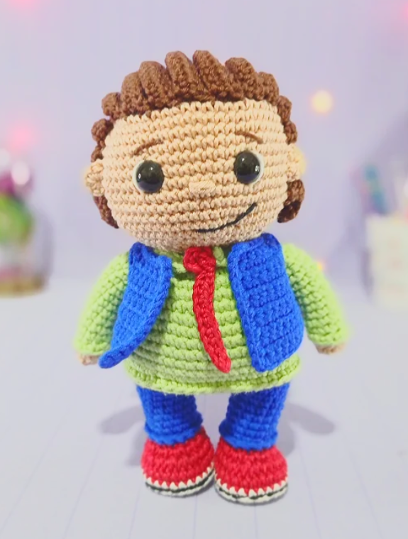 Boneco masculino amigurumi