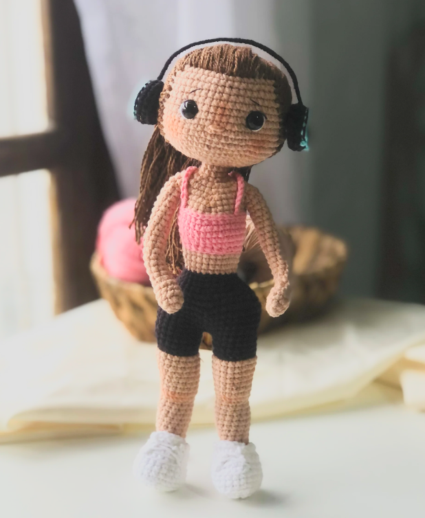 Boneco feminimo personalizado amigurumi (envie foto)